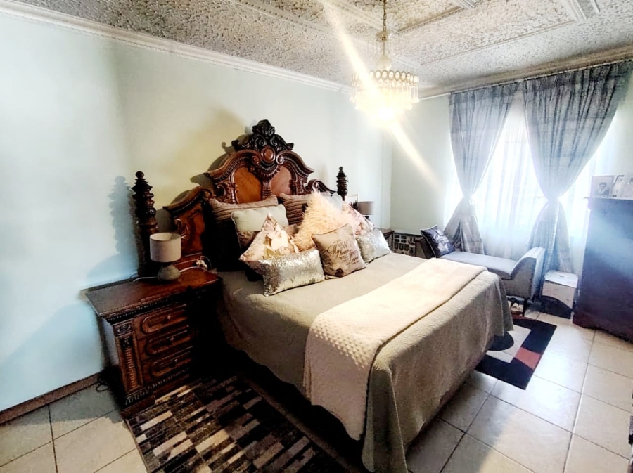 6 Bedroom Property for Sale in Zwelitsha Zone 6 Eastern Cape